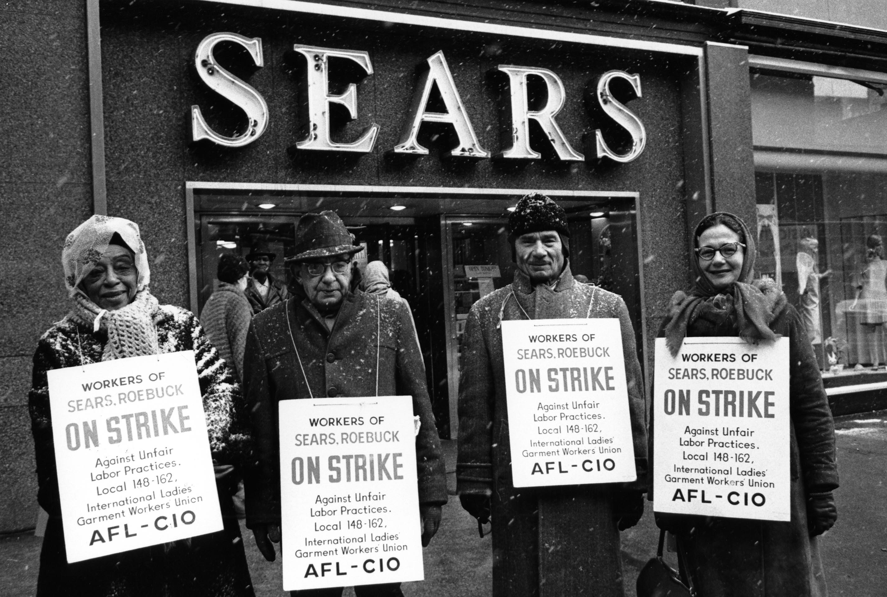 Sears Roebuck employees on strike.